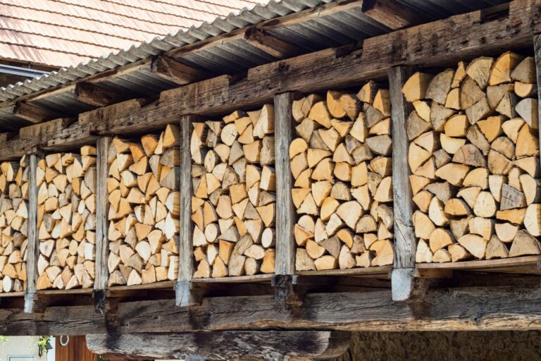 Jak suszyć i sezonować drewno