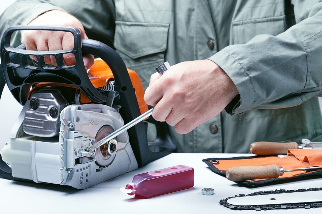 Regulacja gaźnika w pile spalinowej